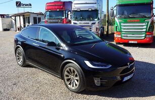 хэтчбек Tesla Model X