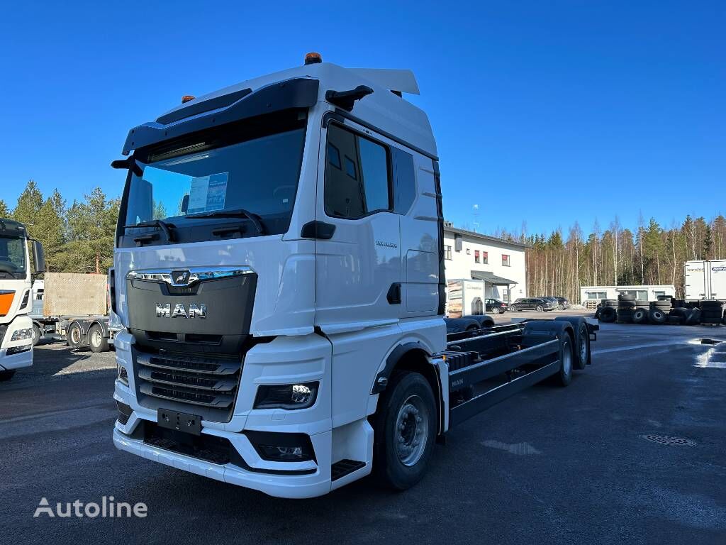 новый грузовик шасси MAN TGX 26.520 LL 6X2-4/5900