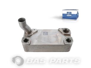 масляный радиатор двигателя DT Spare Parts 50 01 865 817 для грузовика DAF